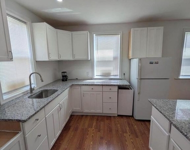 7524 Whitaker Avenue - Photo Thumbnail 9