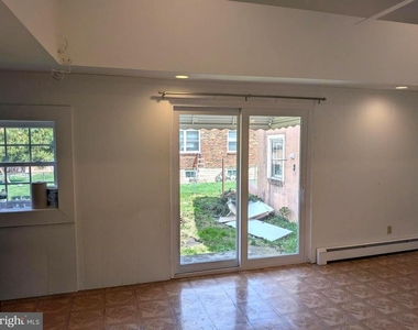 7524 Whitaker Avenue - Photo Thumbnail 12