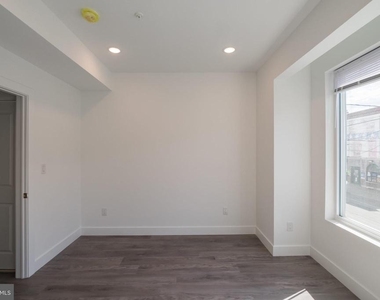 1709 Snyder Avenue - Photo Thumbnail 10