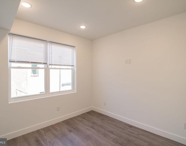 1709 Snyder Avenue - Photo Thumbnail 12