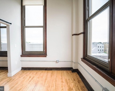 1300 S 19th Street - Photo Thumbnail 4