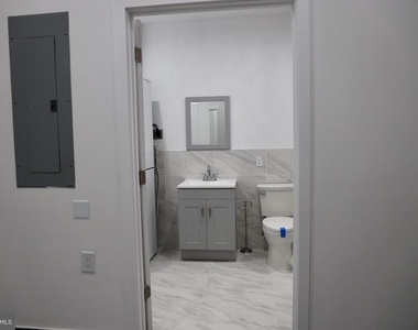 1231 Vine Street - Photo Thumbnail 21