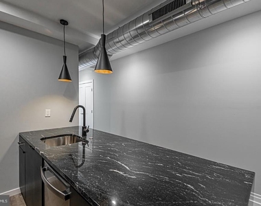 526 Brown Street - Photo Thumbnail 3