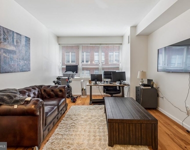 1425 Locust Street - Photo Thumbnail 1