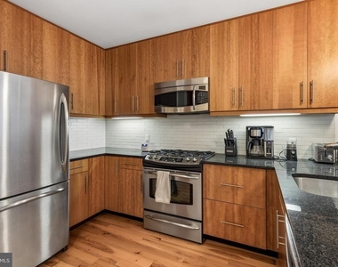 1425 Locust Street - Photo Thumbnail 8