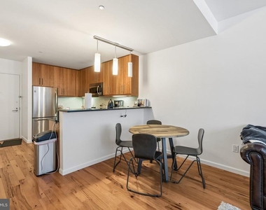 1425 Locust Street - Photo Thumbnail 5