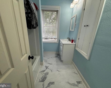130 E Fourth Street - Photo Thumbnail 6