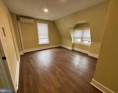 130 E Fourth Street - Photo Thumbnail 4