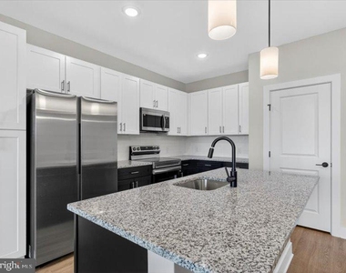 624 Main St - Photo Thumbnail 2