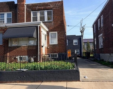 220 N 9th Street - Photo Thumbnail 1