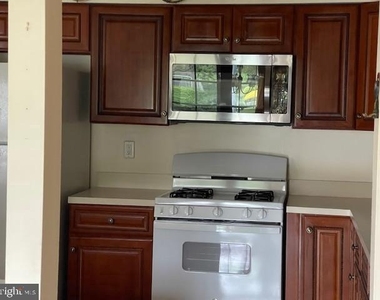 161 Andover Place - Photo Thumbnail 4