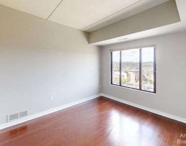 111 N Ashley Street - Photo Thumbnail 4