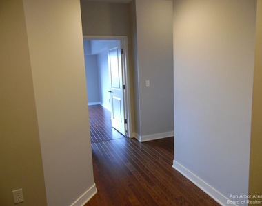 111 N Ashley Street - Photo Thumbnail 3