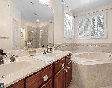 11810 Tregiovo Place - Photo Thumbnail 15