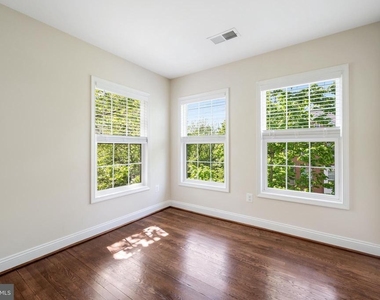 8341 Broderick Circle - Photo Thumbnail 24