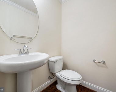 8341 Broderick Circle - Photo Thumbnail 16