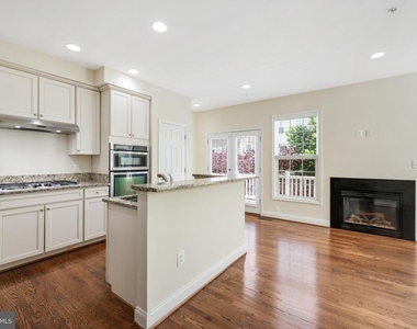 8341 Broderick Circle - Photo Thumbnail 11