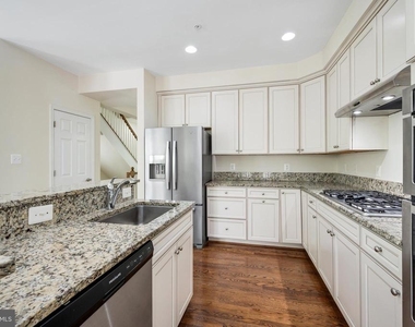 8341 Broderick Circle - Photo Thumbnail 12