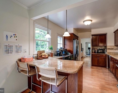 7525 Cayuga Avenue - Photo Thumbnail 16
