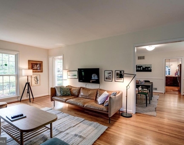 7525 Cayuga Avenue - Photo Thumbnail 8