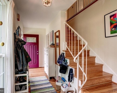 7525 Cayuga Avenue - Photo Thumbnail 4