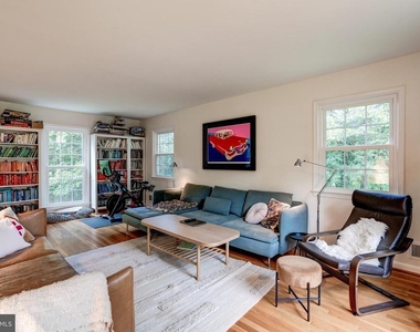 7525 Cayuga Avenue - Photo Thumbnail 6