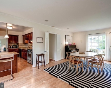 7525 Cayuga Avenue - Photo Thumbnail 12