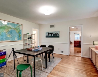 7525 Cayuga Avenue - Photo Thumbnail 9