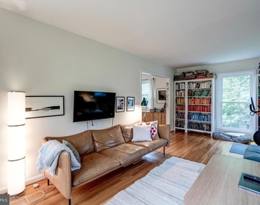 7525 Cayuga Avenue - Photo Thumbnail 5