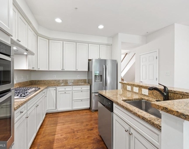 8342 Broderick Circle - Photo Thumbnail 15