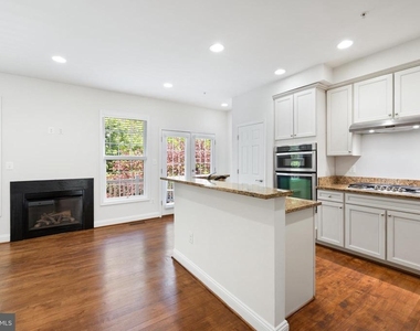8342 Broderick Circle - Photo Thumbnail 16