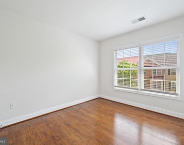 8342 Broderick Circle - Photo Thumbnail 21