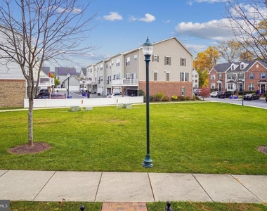 11672 Emerald Drive - Photo Thumbnail 2