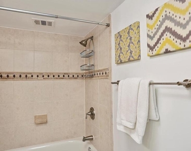 10 Monroe Street - Photo Thumbnail 15