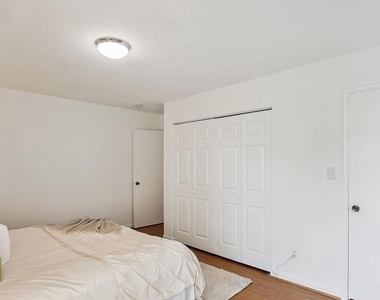 10 Monroe Street - Photo Thumbnail 19