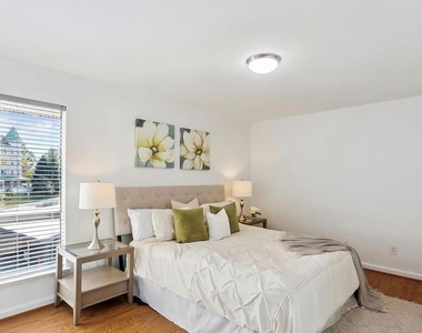 10 Monroe Street - Photo Thumbnail 17