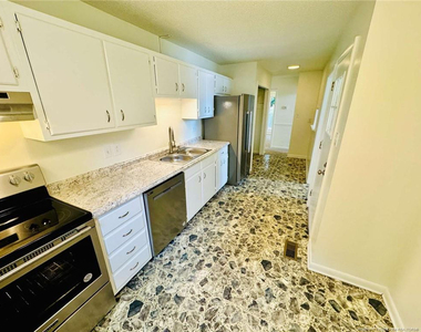 1009 Louisburg Place - Photo Thumbnail 7