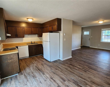 408 Sheila Street - Photo Thumbnail 4