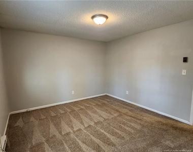 408 Sheila Street - Photo Thumbnail 9