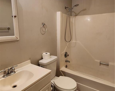 408 Sheila Street - Photo Thumbnail 7