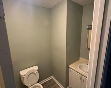 5804 Aftonshire Drive - Photo Thumbnail 13