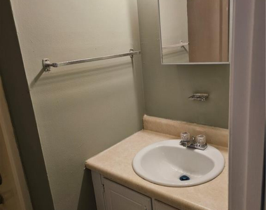 5804 Aftonshire Drive - Photo Thumbnail 10