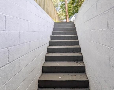 404 Liberty Court - Photo Thumbnail 13