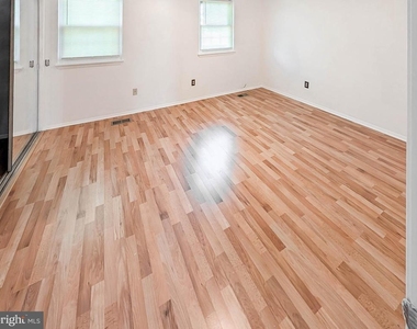 404 Liberty Court - Photo Thumbnail 27