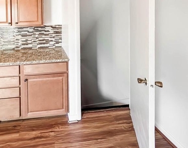 404 Liberty Court - Photo Thumbnail 18