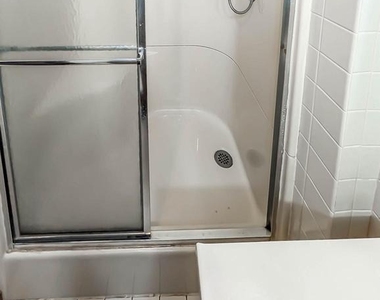 404 Liberty Court - Photo Thumbnail 9