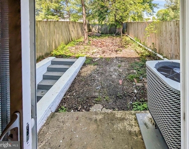 404 Liberty Court - Photo Thumbnail 16