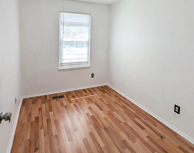 404 Liberty Court - Photo Thumbnail 34
