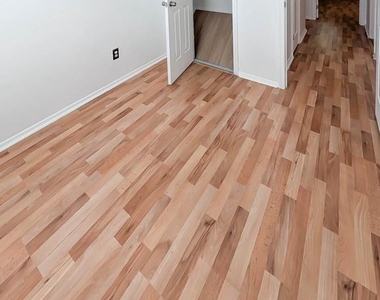 404 Liberty Court - Photo Thumbnail 33