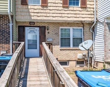 404 Liberty Court - Photo Thumbnail 1